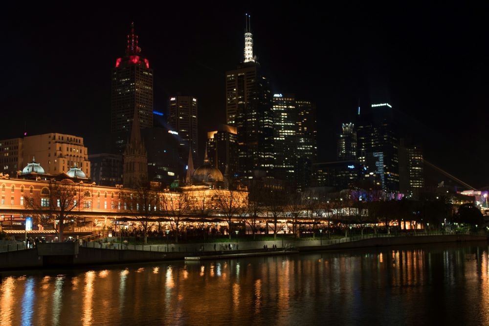 Burst water main causes Melbourne CBD power outage